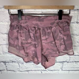 Lululemon Hotty Hot II Short‎ Low Rise Camo Pink Multi 2.5" Size 8 Womens